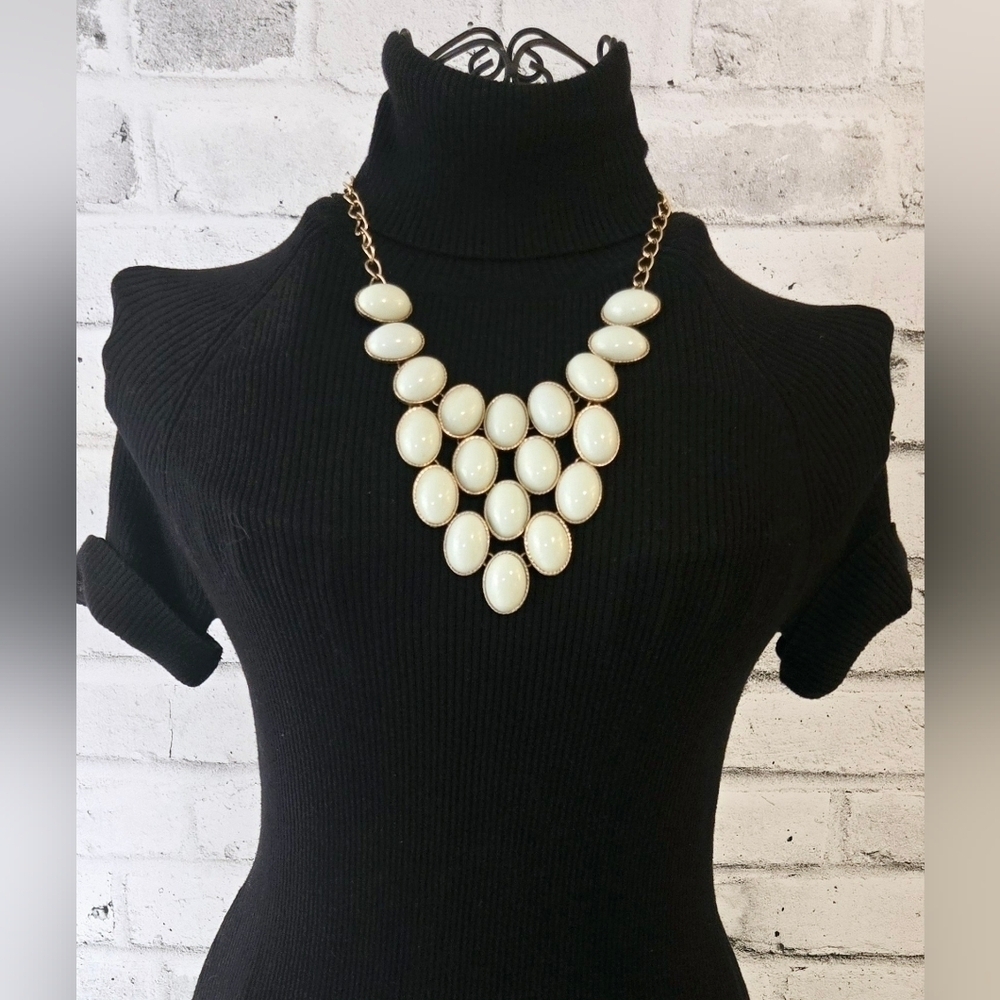 Aldo Gold Tone Mint Green Oval Bib Statement Necklace – Bold & Elegant